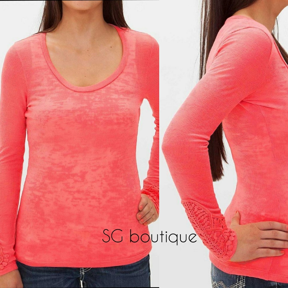 ⭐🆕Coral pink crochet top